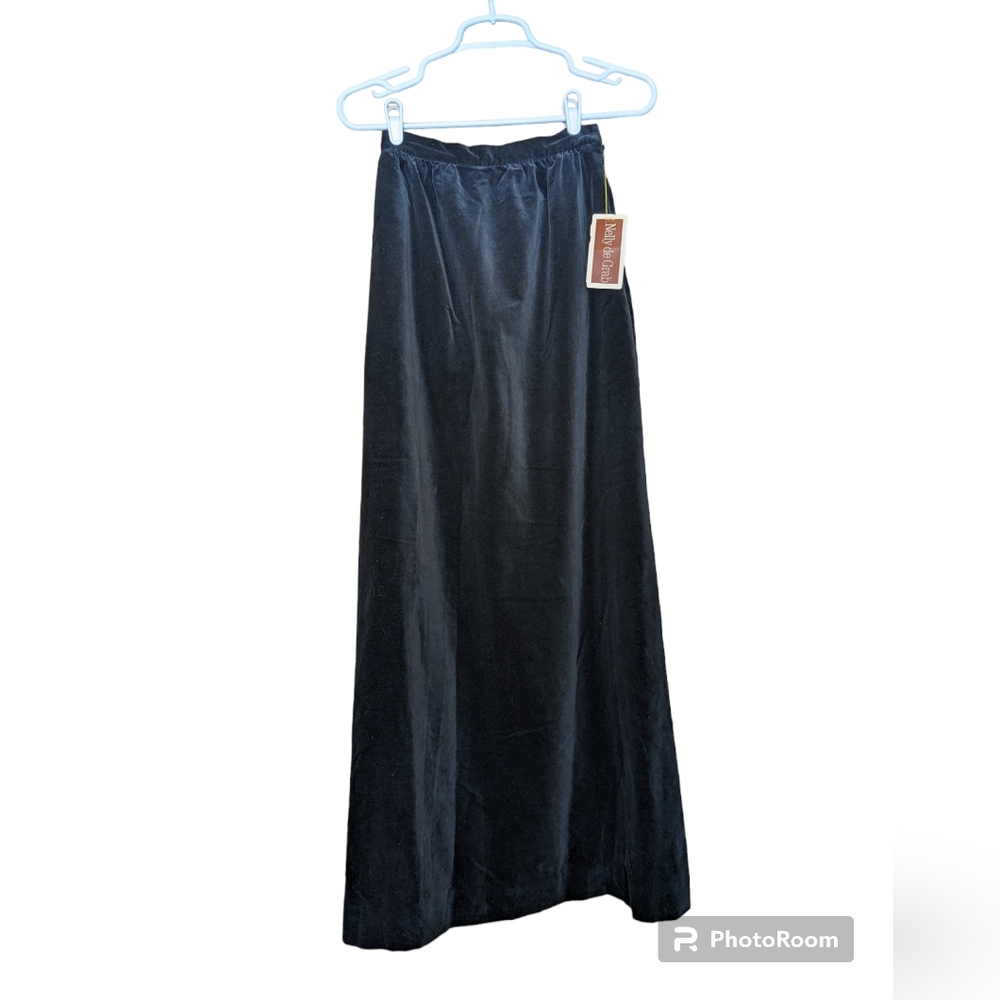 NWT Vintage Nelly De Grab Velvet Long Skirt. size 6.